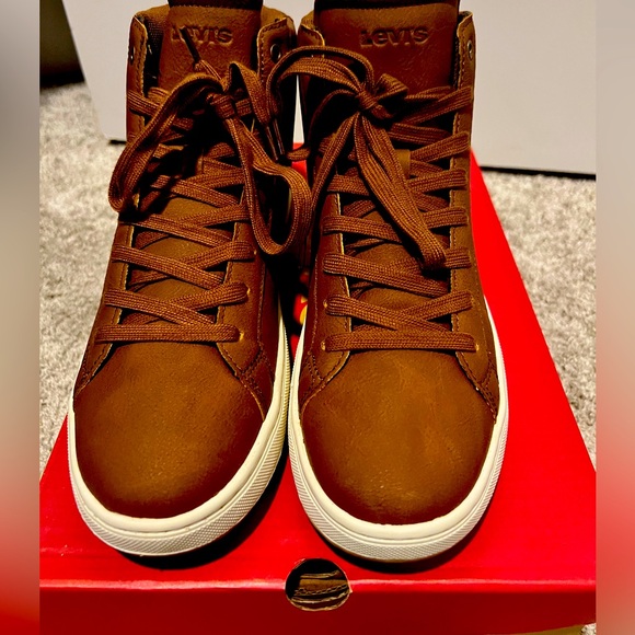 Levi’s Hightops Size 9 - Picture 1 of 5